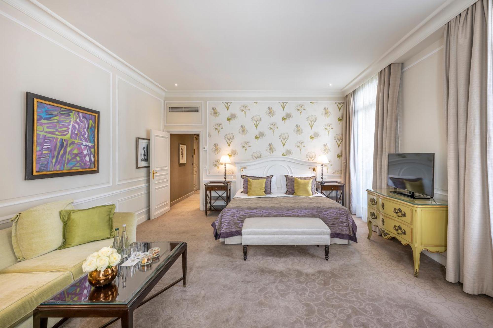 Junior Suite with City or Courtyard View,1437886279:JPEG